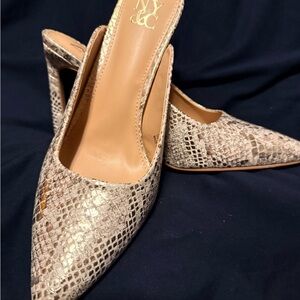 NWT Snakeskin Patterned Women's Mules ( size 10)